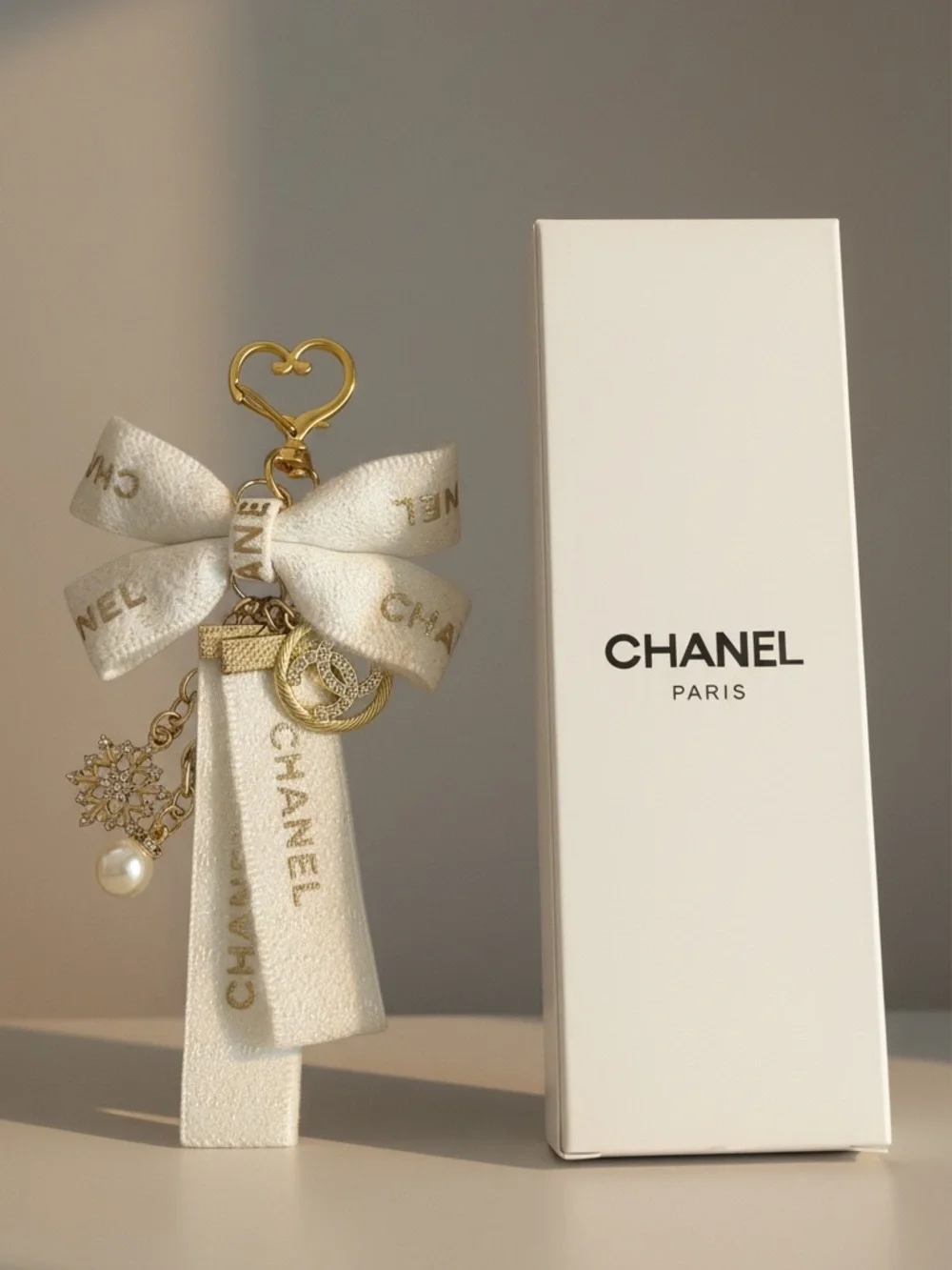 Chanel White Bow Charm Keychain Charm NIB - Picture 2 of 13